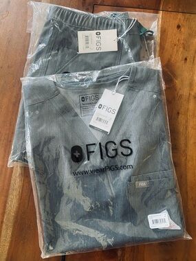 Figs Graphite Leon Scrub Top (Medium) & Cargo Scrub Pants (Small)